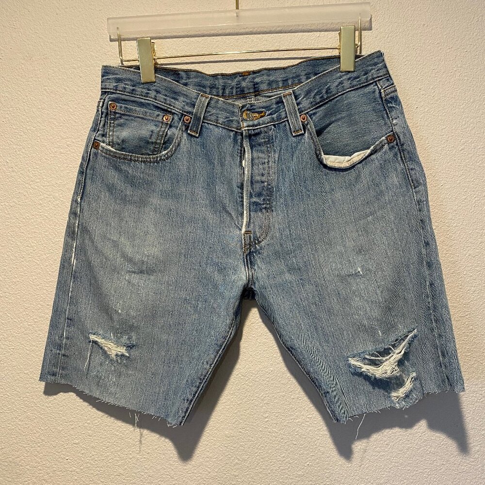 Levi’s Men’s‎ Distressed Jean Shorts Size 34 Waist 8” Inseam